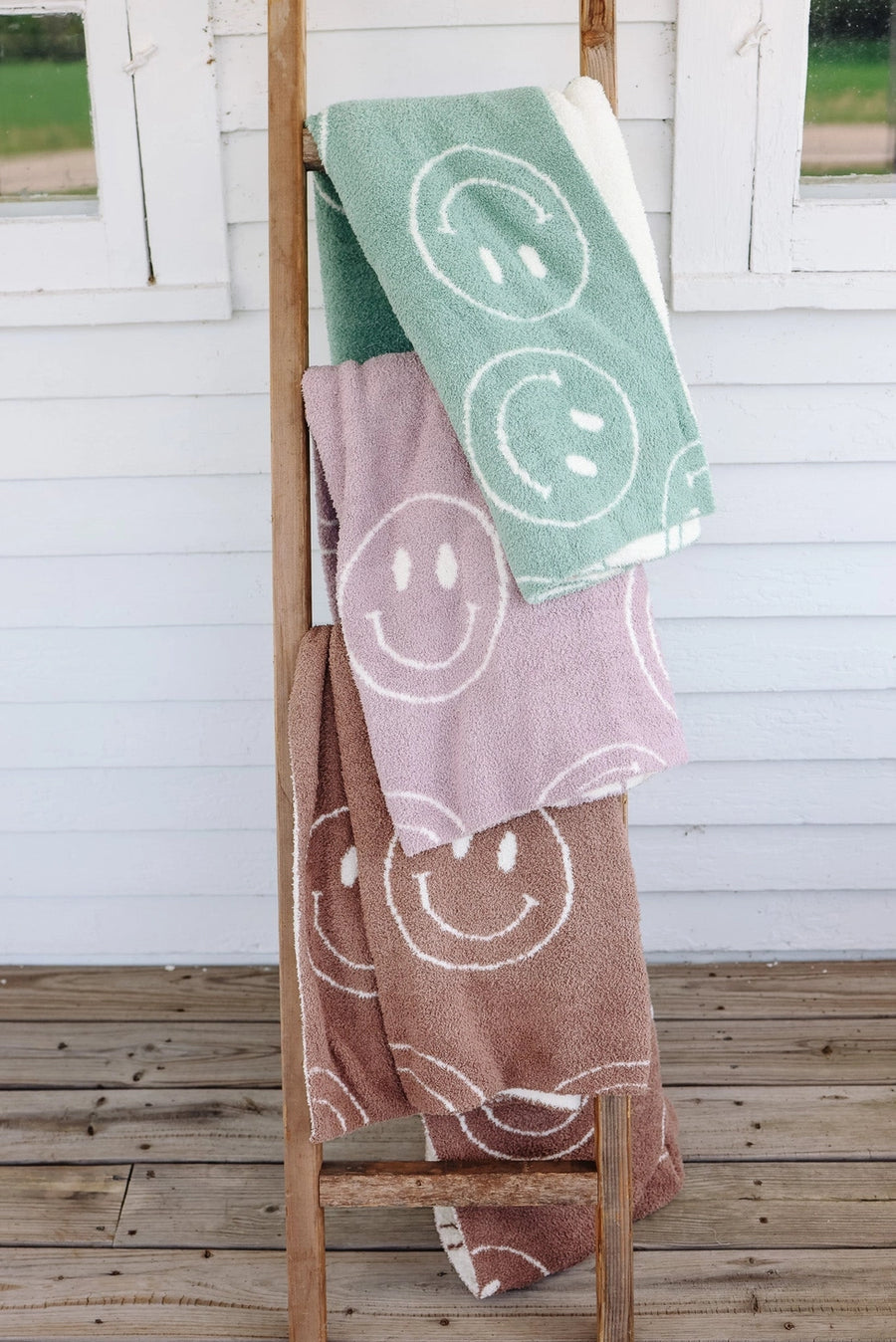 (PRE-ORDER) ALL SMILES CLOUD PLUSH BLANKET | 3 COLORS