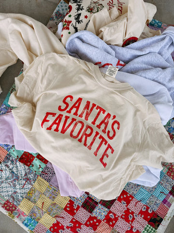 (PRE-ORDER) E+E SANTA'S FAVORITE WOMEN'S CHRISTMAS TEE