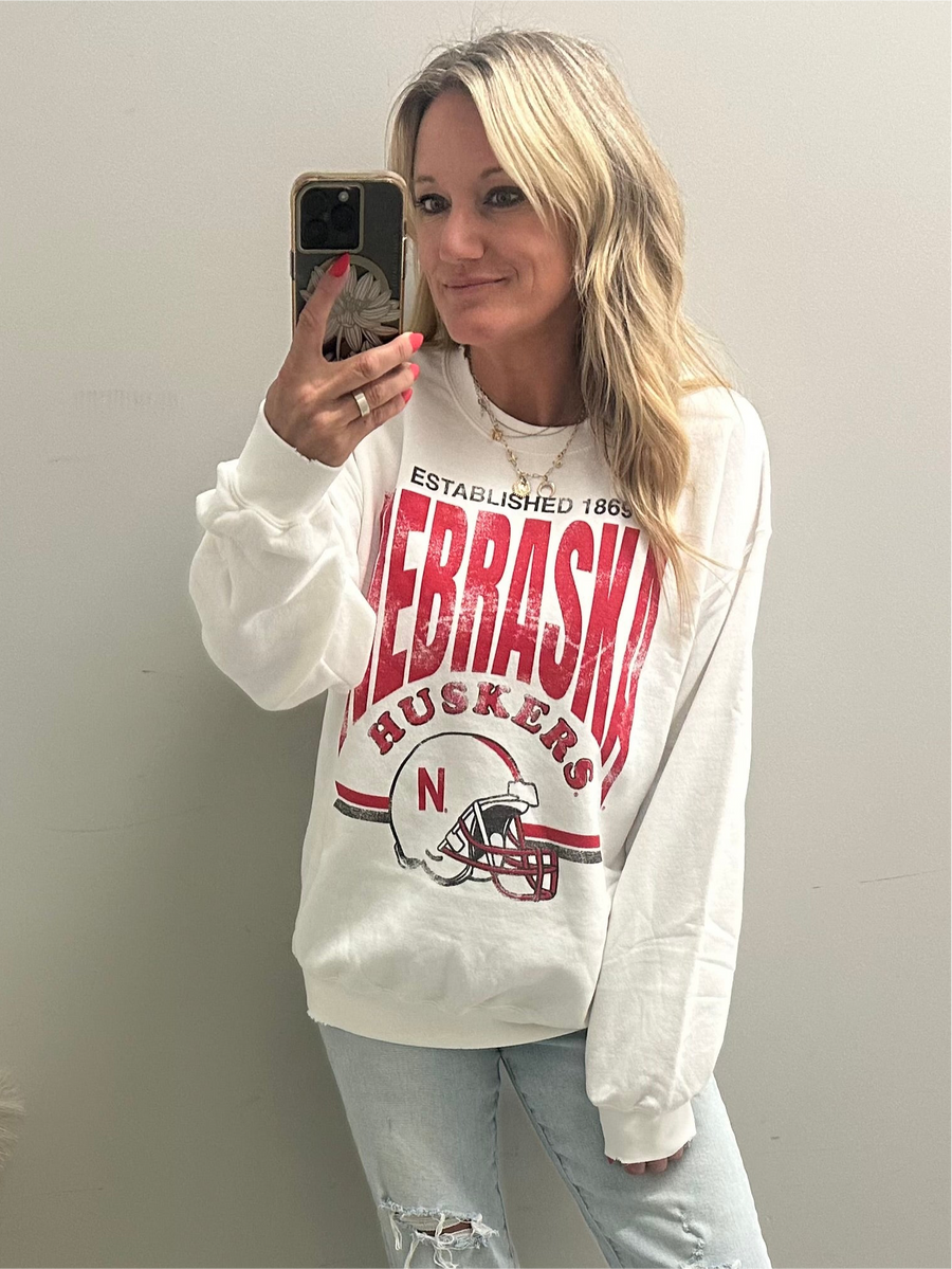 (PRE-ORDER) NEBRASKA HUSKERS HELMET THRIFTED SWEATSHIRT | WHITE