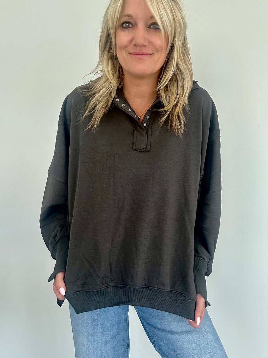 MAYA HENLEY WOMEN'S SWEATSHIRT | CHARCOAL