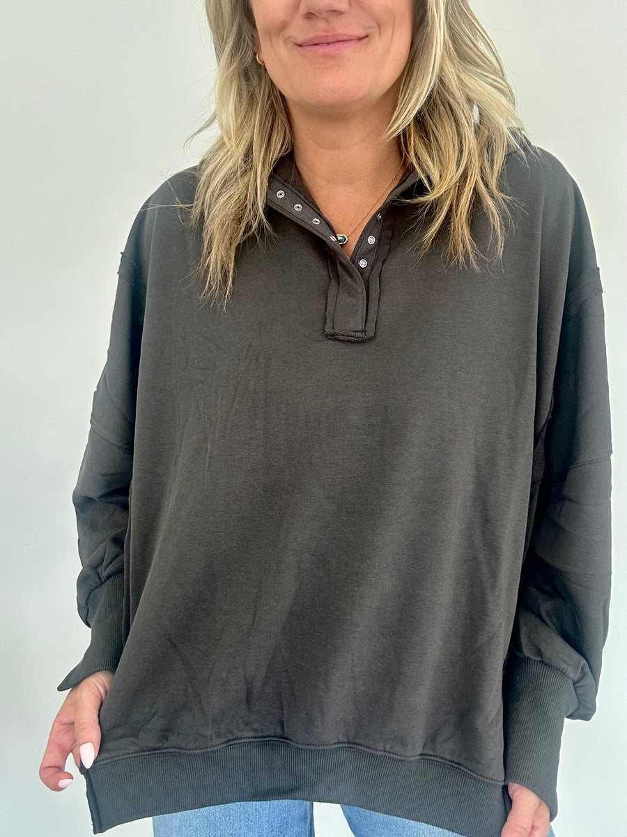 MAYA HENLEY WOMEN'S SWEATSHIRT | CHARCOAL