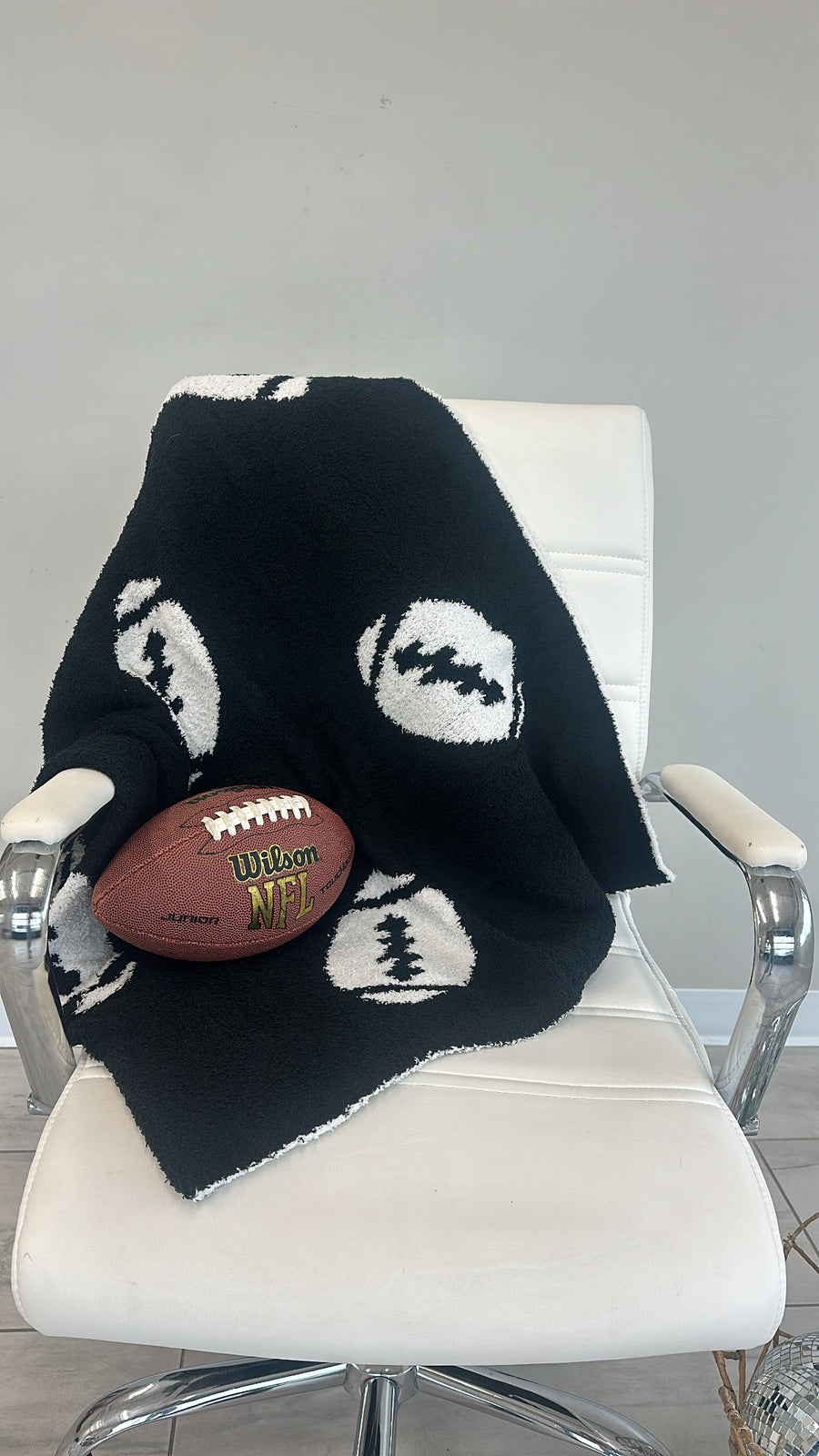 TOUCHDOWN FOOTBALL BLANKET | BLACK