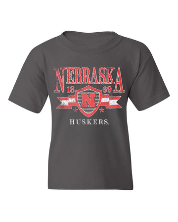 (PRE-ORDER) NEBRASKA HUSKERS PEP RALLY CHARCOAL TEE | BABY, KIDS + YOUTH
