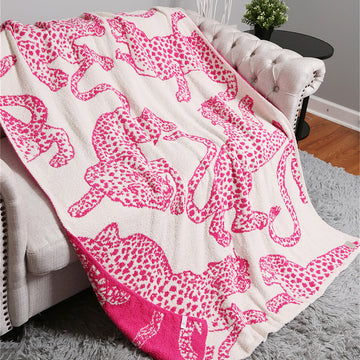 (PRE-ORDER) GONE CHEETAH CLOUD PLUSH BLANKET | HOT PINK