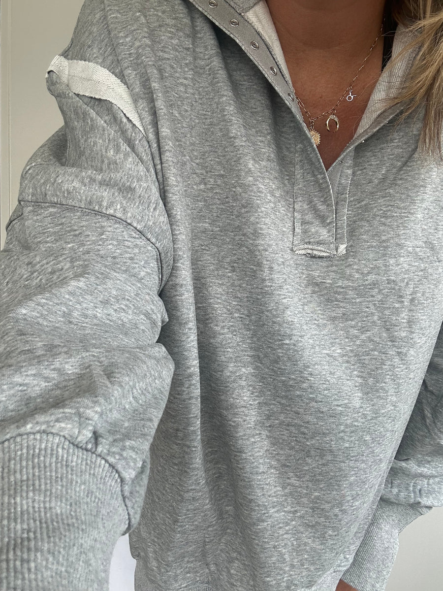 MAYA HENLEY WOMEN'S SWEATSHIRT | HEATHER GRAY