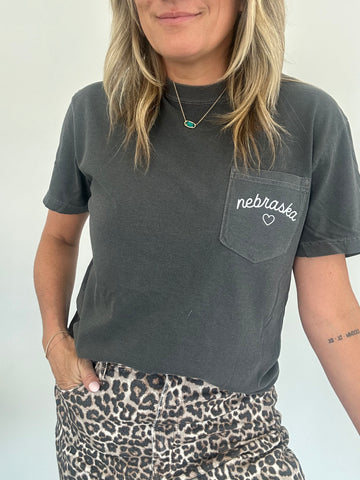 H+H NEBRASKA HEART POCKET TEE | PEPPER