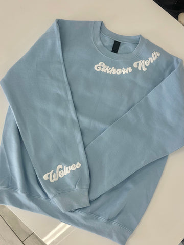 ELKHORN NORTH SCRIPT PUFF PRINT ADULT SWEATSHIRT | LIGHT BLUE