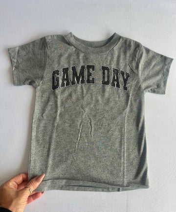 HAPPY KIDS GAME DAY VARSITY GRAPHIC TEE | KIDS | GREY