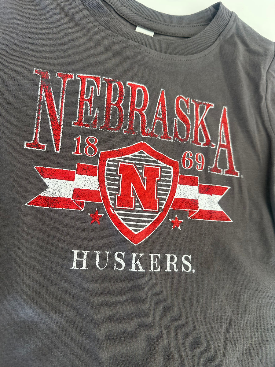 NEBRASKA HUSKERS PEP RALLY CHARCOAL TEE | BABY, KIDS + YOUTH