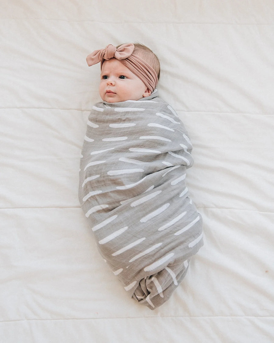 MEBIE BABY MUSLIN SWADDLE BLANKET | GREY DASH