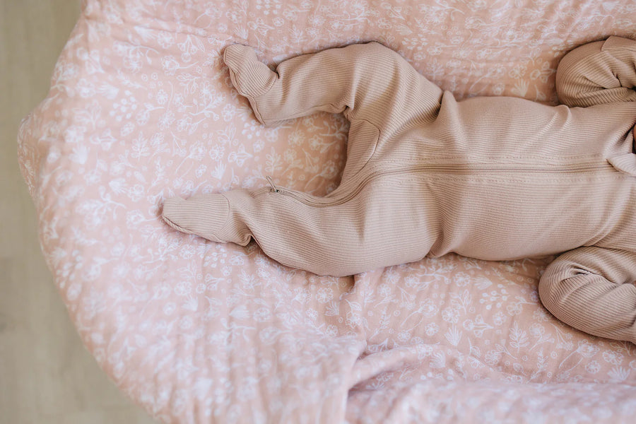 MEBIE BABY ORGANIC COTTON RIBBED FOOTED ZIPPER ONE-PIECE | PALE PINK