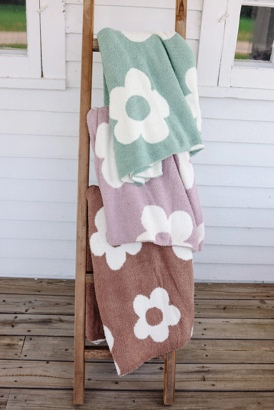 (PRE-ORDER) DAISYS CLOUD PLUSH BLANKET | 3 COLORS