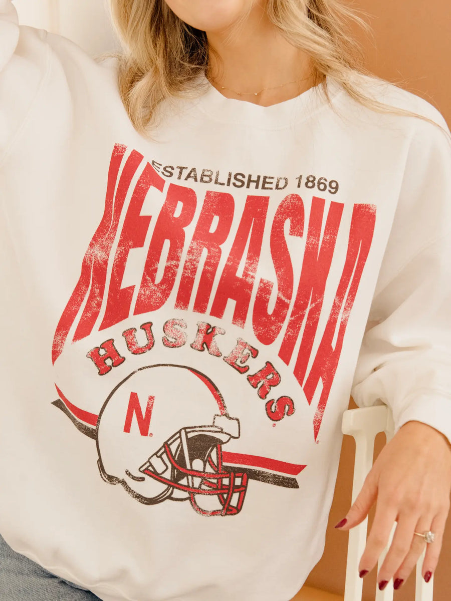 (PRE-ORDER) NEBRASKA HUSKERS HELMET THRIFTED SWEATSHIRT | WHITE