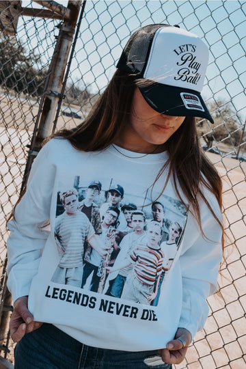 LEGENDS NEVER DIE GRAPHIC SWEATSHIRT | WHITE