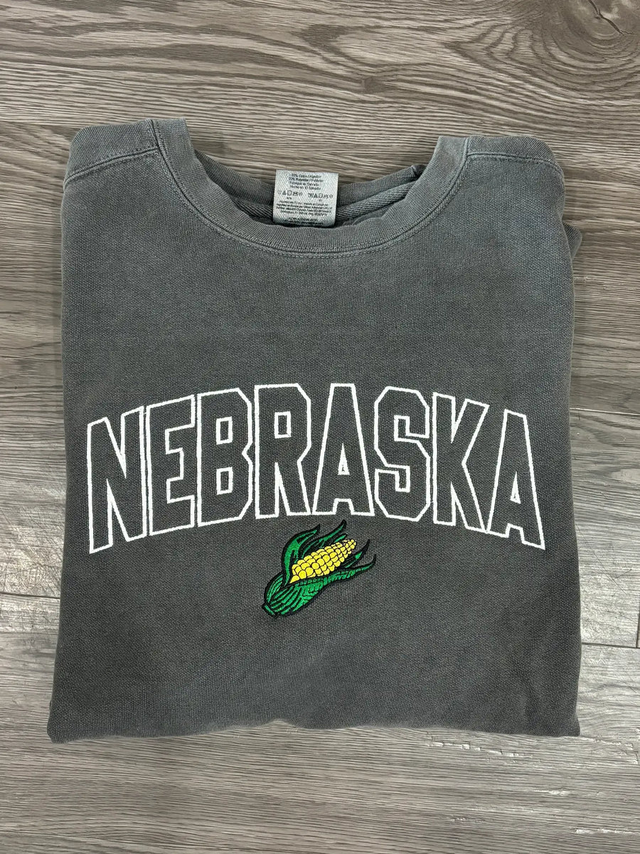 NEBRASKA CORN LVRS EMBROIDERED SWEATSHIRT | PEPPER