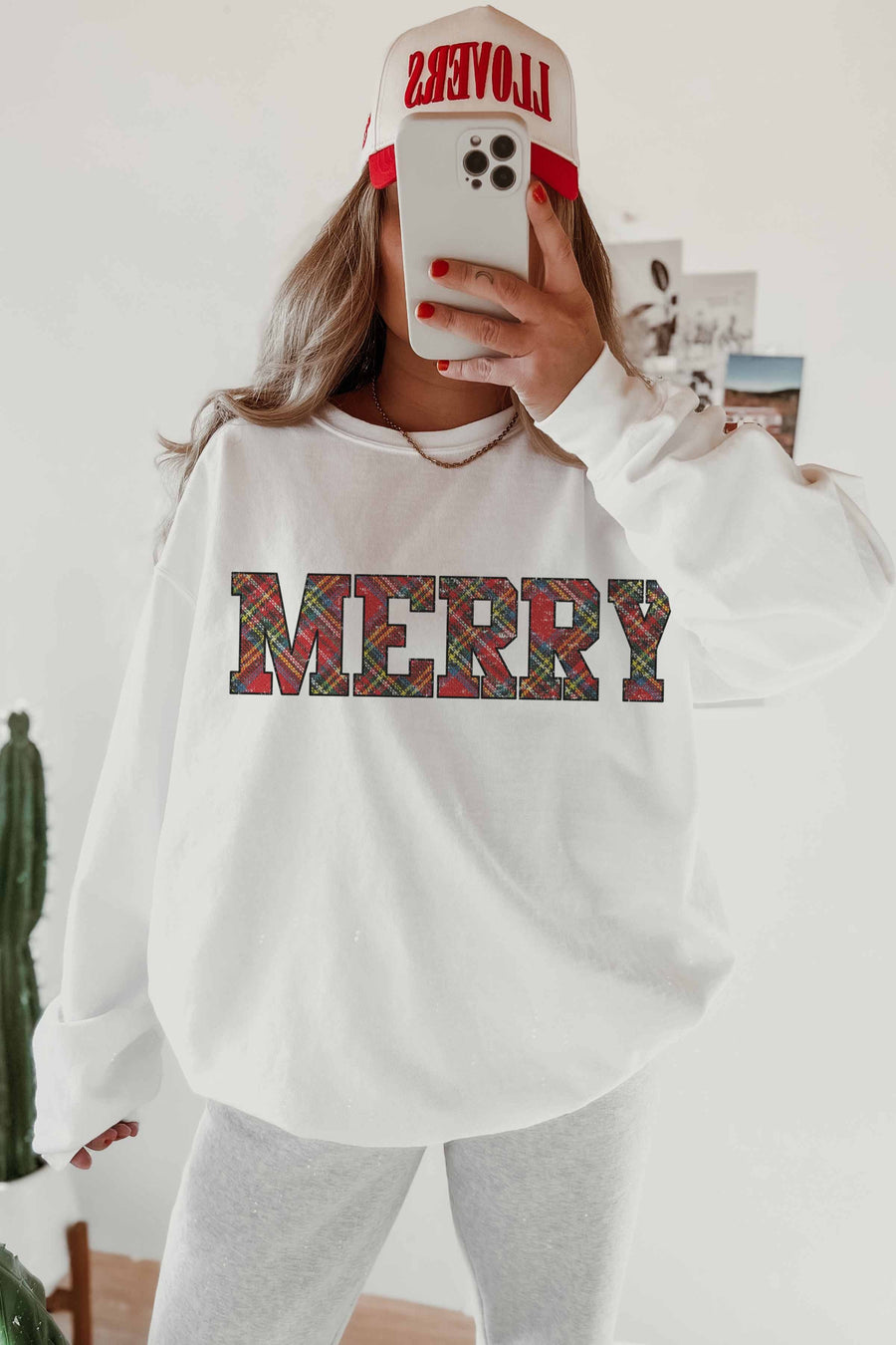 (PRE-ORDER) MERRY PLAID CHRISTMAS GRAPHIC SWEATSHIRT | WHITE